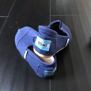 Toms for toddlers size 9